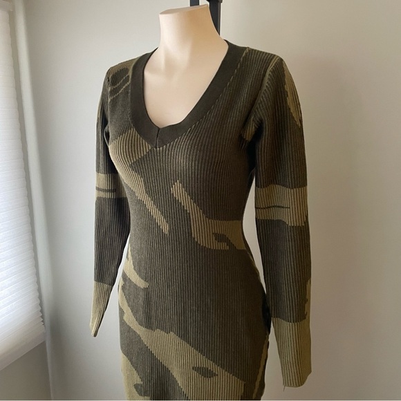 Yohers Olive Camo Knit V-Neck Fringe Hem Bodycon Dress Midi Camoflauge Small NWT - Picture 5 of 10